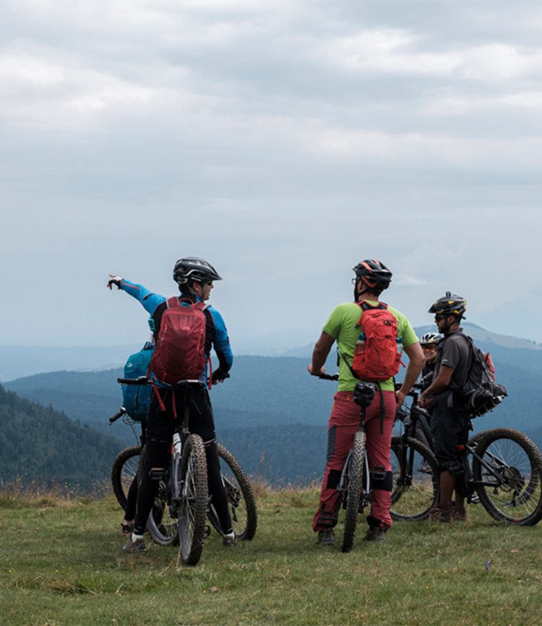 Tură în Munții Stânișoarei Jooyridez Oaza Taina Vie biciclete asistate electric padurea Barnova padurea Barnova iasi Tur ghidat tururi ghidate Campare Cafenea Cafenea barnova Băcănie Evenimente Camping Camping iasi Glamping iasi Glamping Corporate teambuilding teambuilding